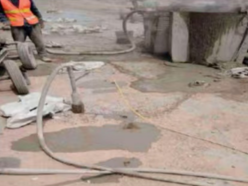 巴林右水泥混凝土路面板底注浆技术 路面脱空注浆整治方案